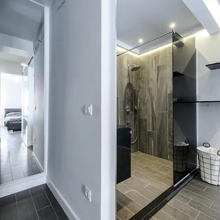Lavilla Apartment *