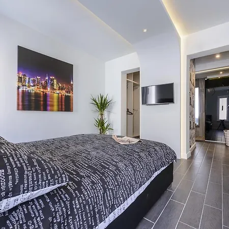 Lavilla Apartment *